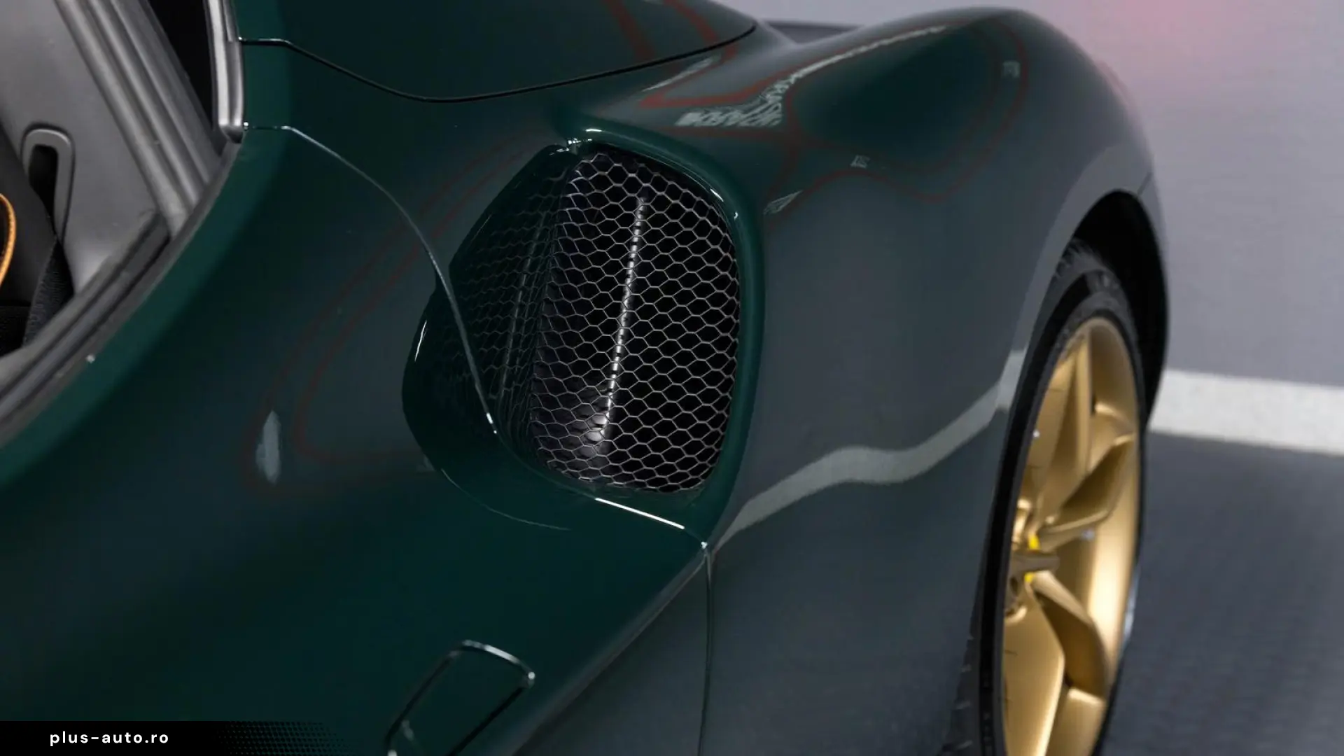 Ferrari 296 GTS Verde Britith Racing AFS JBL LIFT