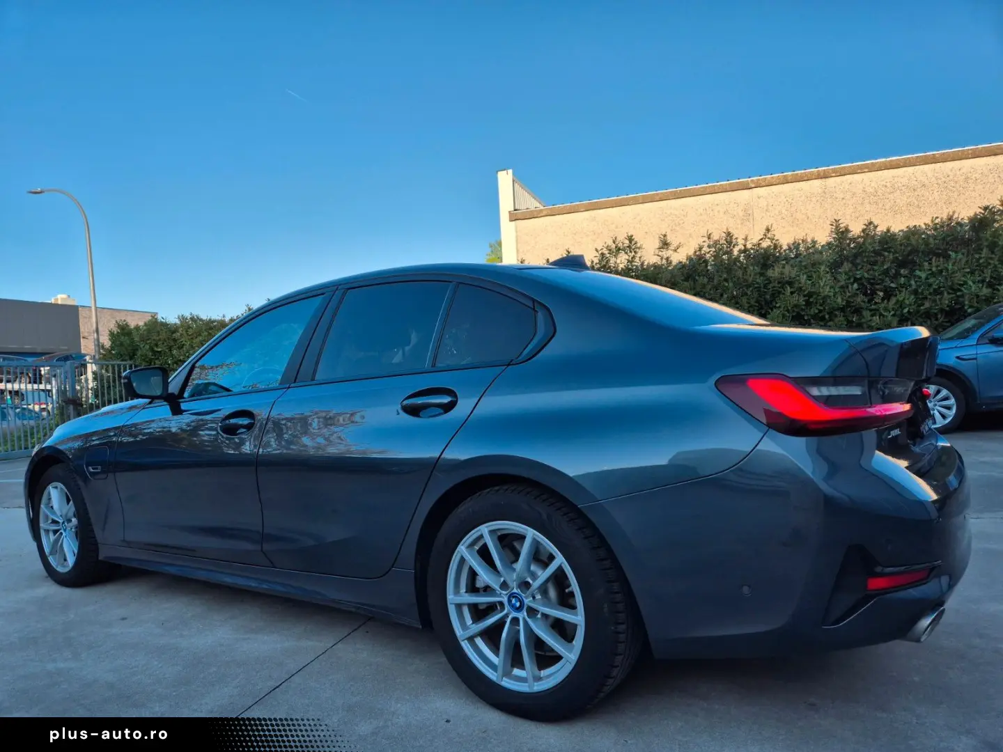 BMW 320eA    SPORT LINE    PHEV HYBRID    2022