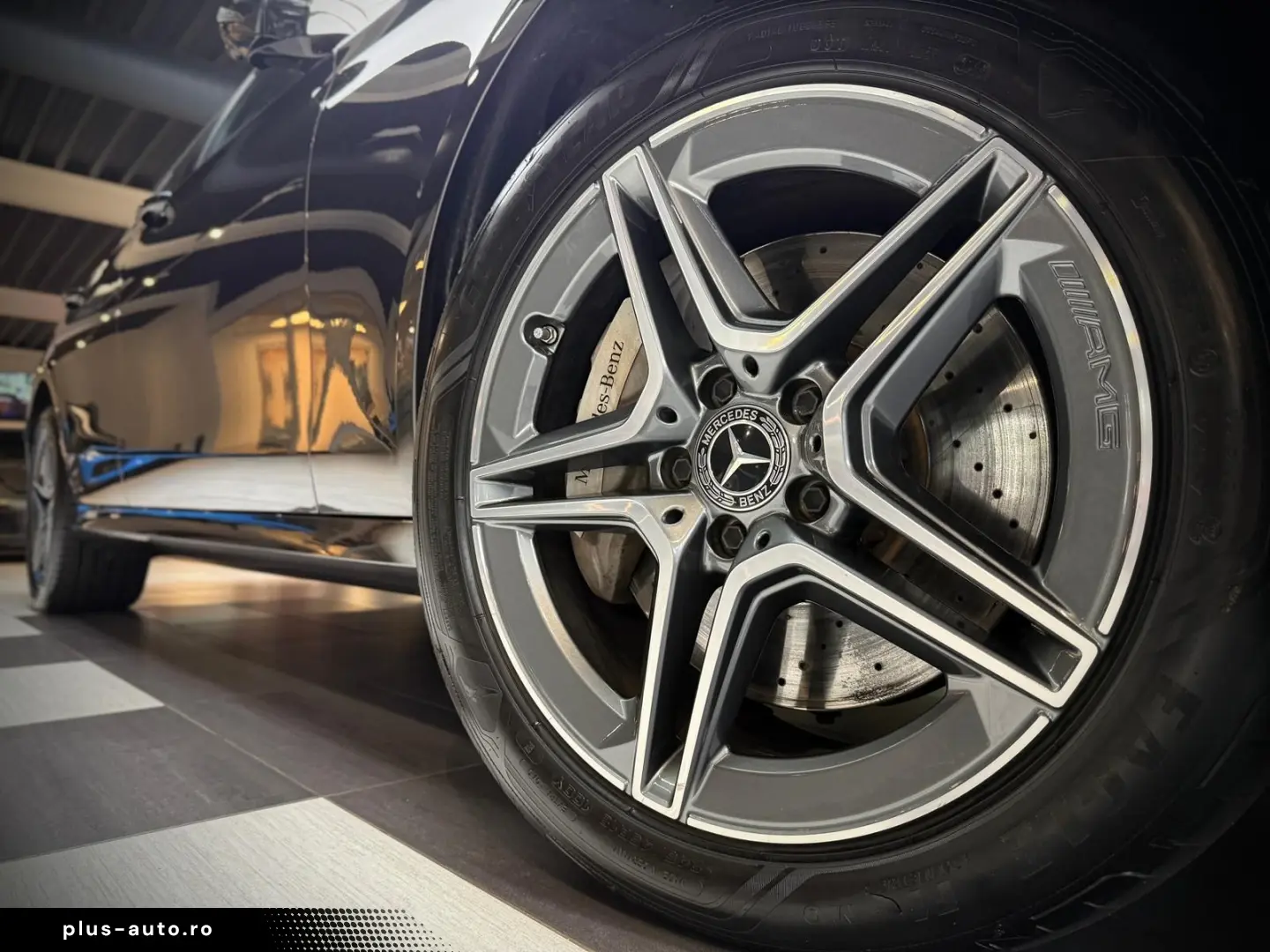 MERCEDES-BENZ E 300 de 4Matic AMG Pano Head-Up Massage 360