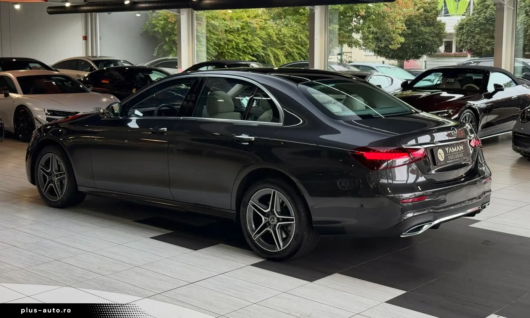 MERCEDES-BENZ E 300 de 4Matic AMG Pano Head-Up Massage 360