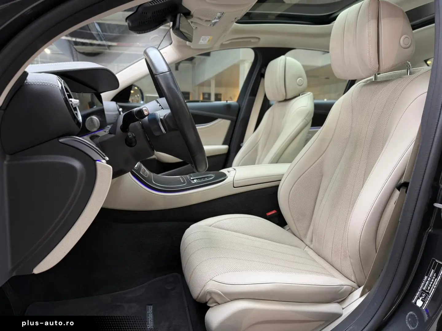 MERCEDES-BENZ E 300 de 4Matic AMG Pano Head-Up Massage 360