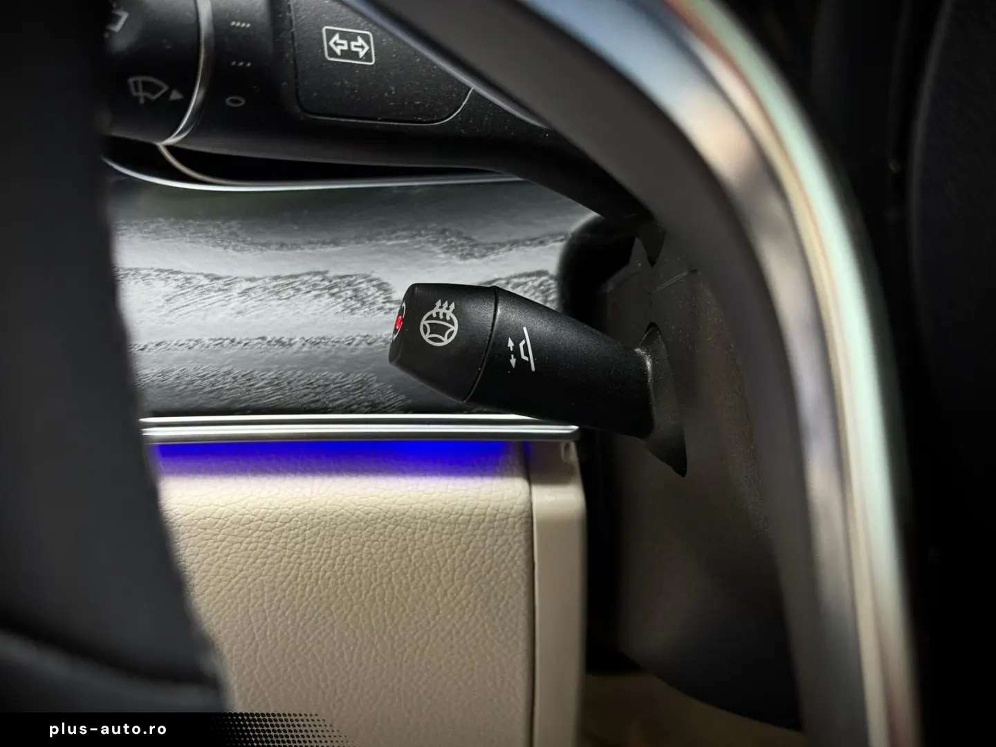 MERCEDES-BENZ E 300 de 4Matic AMG Pano Head-Up Massage 360
