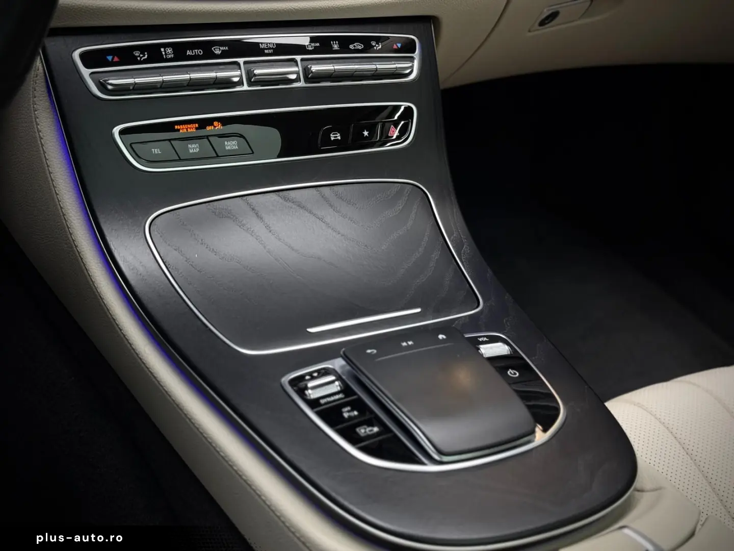 MERCEDES-BENZ E 300 de 4Matic AMG Pano Head-Up Massage 360