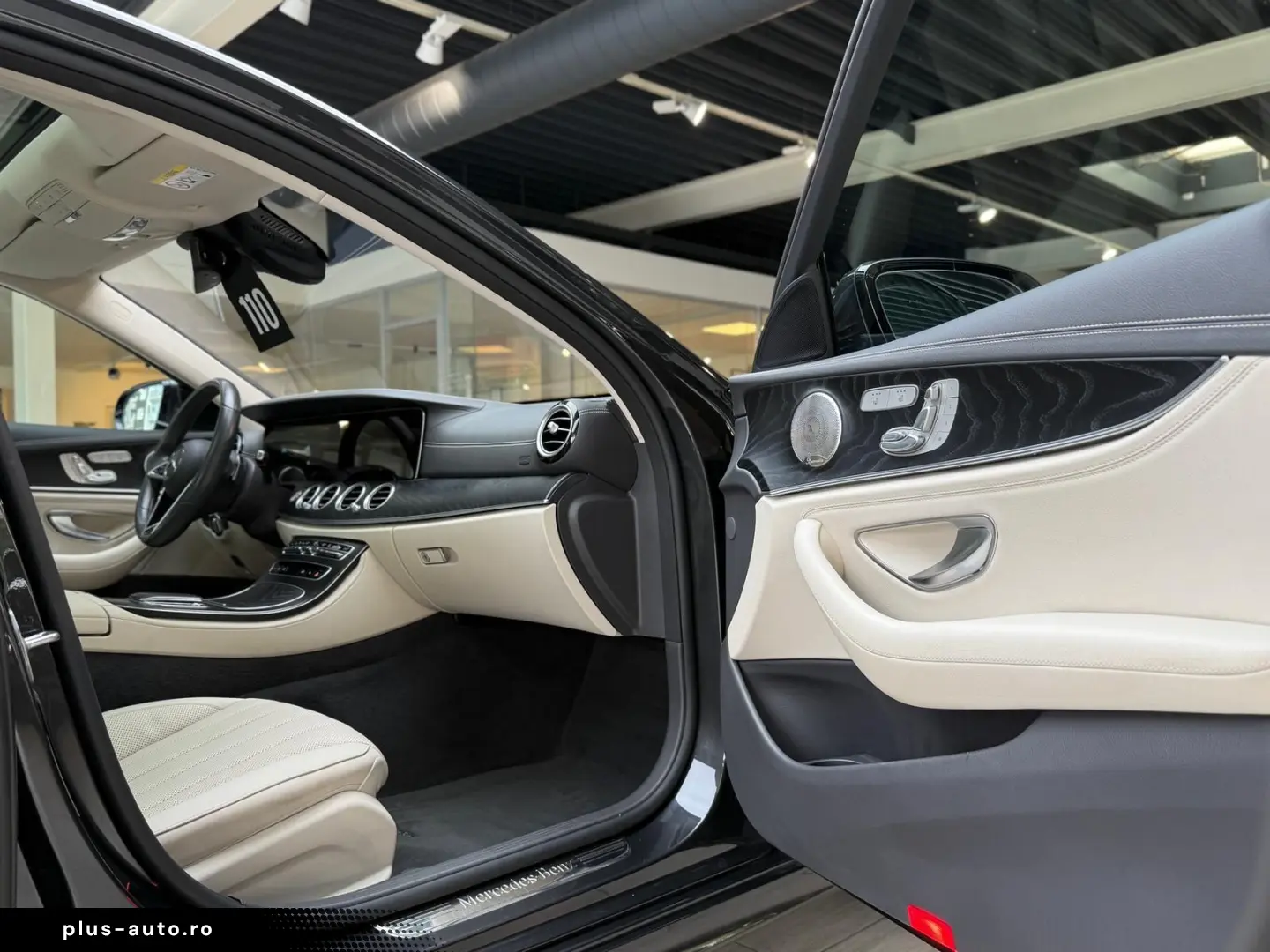 MERCEDES-BENZ E 300 de 4Matic AMG Pano Head-Up Massage 360