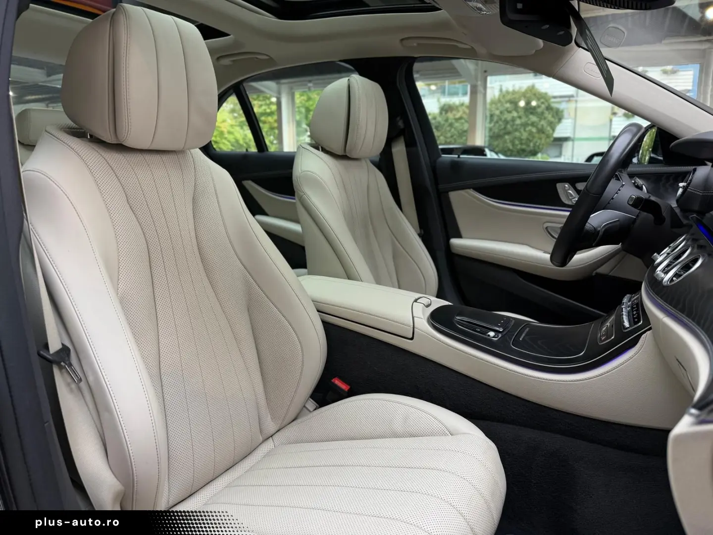 MERCEDES-BENZ E 300 de 4Matic AMG Pano Head-Up Massage 360