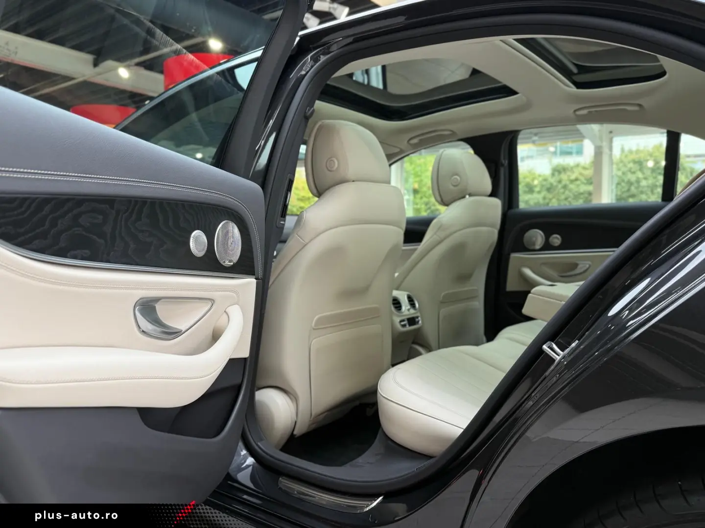 MERCEDES-BENZ E 300 de 4Matic AMG Pano Head-Up Massage 360