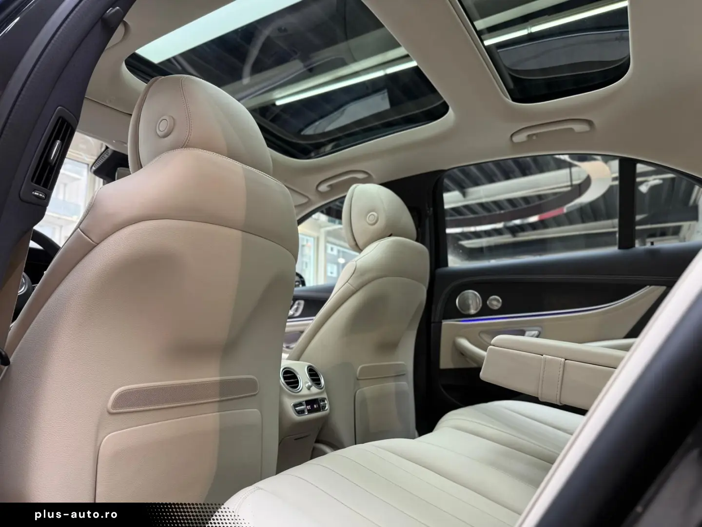MERCEDES-BENZ E 300 de 4Matic AMG Pano Head-Up Massage 360