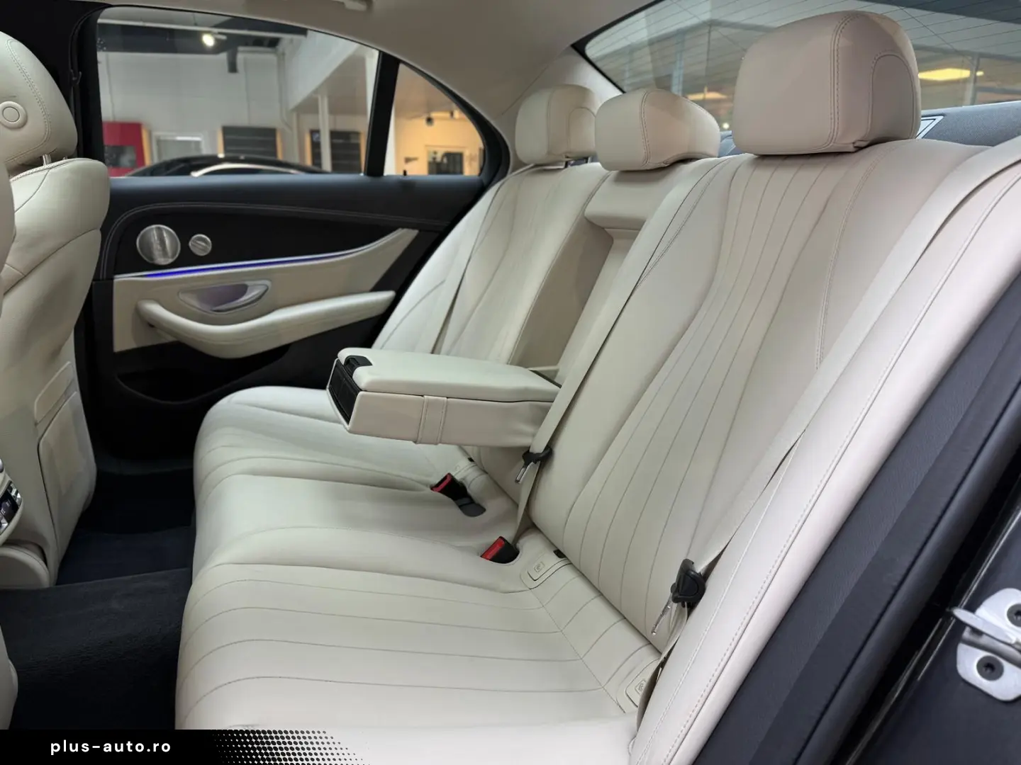 MERCEDES-BENZ E 300 de 4Matic AMG Pano Head-Up Massage 360