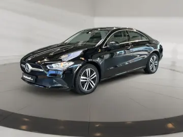 MERCEDES-BENZ CLA 250 e Coupe MBUX Cam Navi AUT PTS SHZ