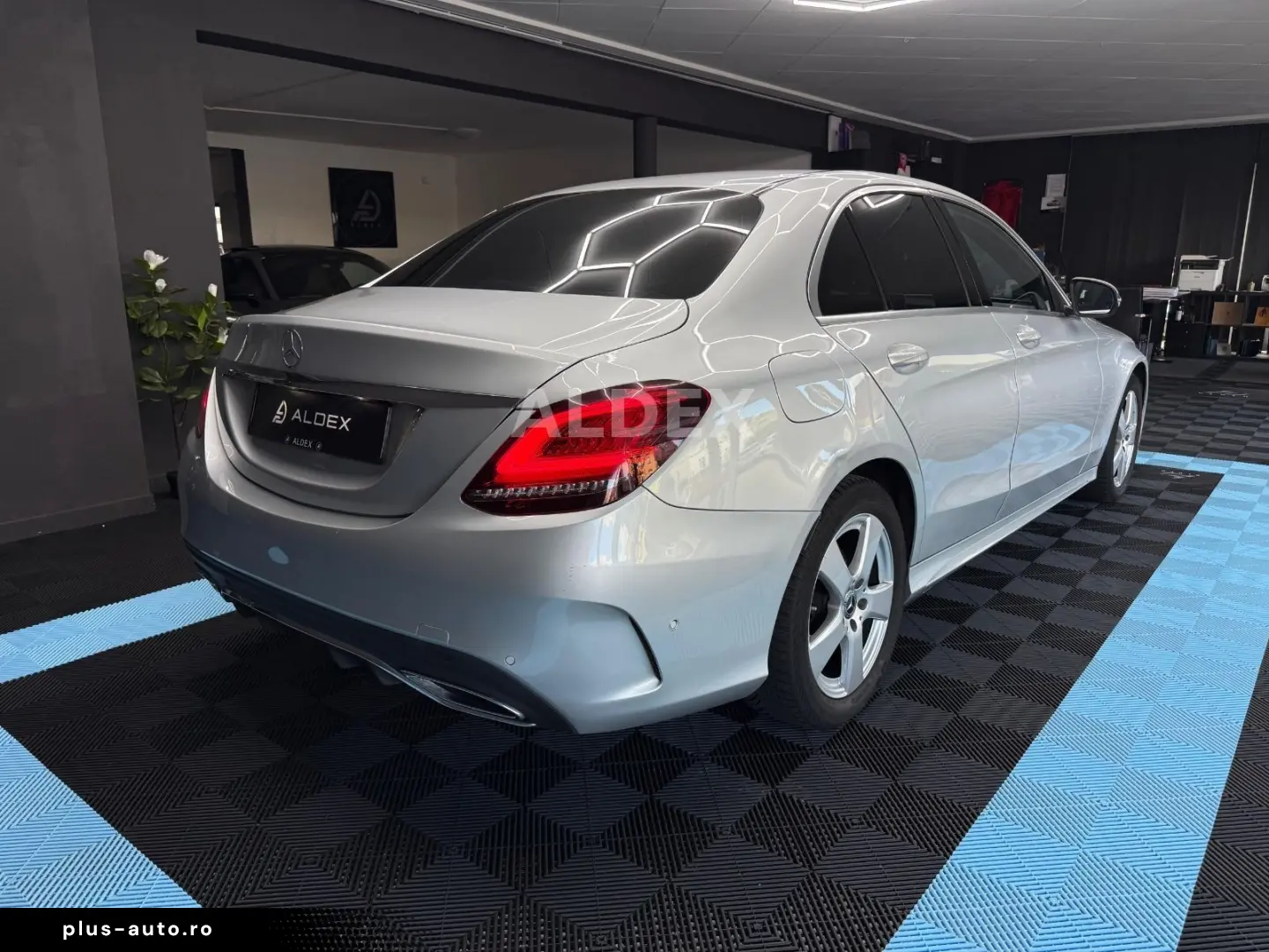 MERCEDES-BENZ C 220d 4MATIC AMG BURMESTER COMAND LED DIST