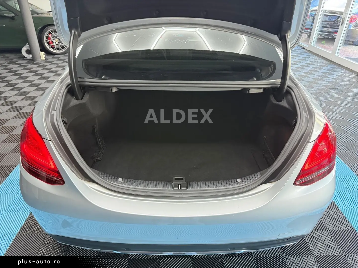 MERCEDES-BENZ C 220d 4MATIC AMG BURMESTER COMAND LED DIST