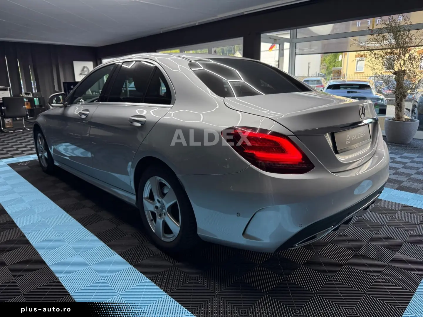 MERCEDES-BENZ C 220d 4MATIC AMG BURMESTER COMAND LED DIST