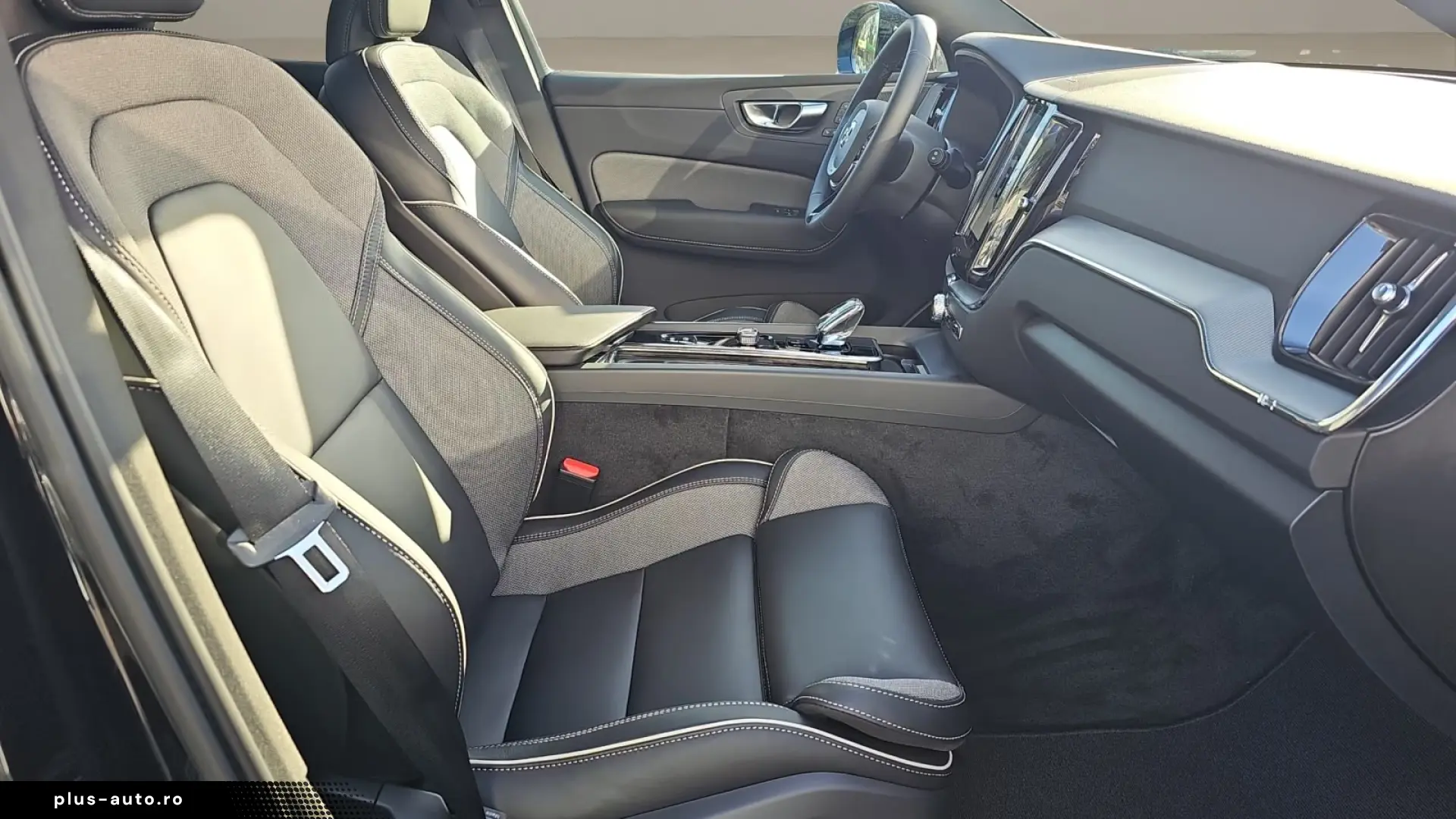 Volvo XC60 T8 AWD Plus Black Edition HARMAN KARDON
