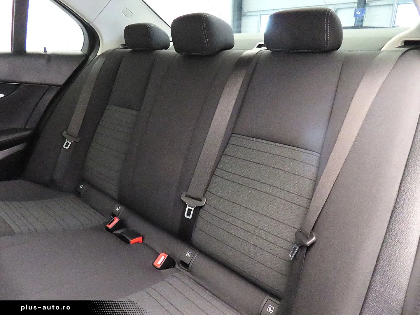 MERCEDES-BENZ C 300 DE Limousine Avantgarde  AHK   LED