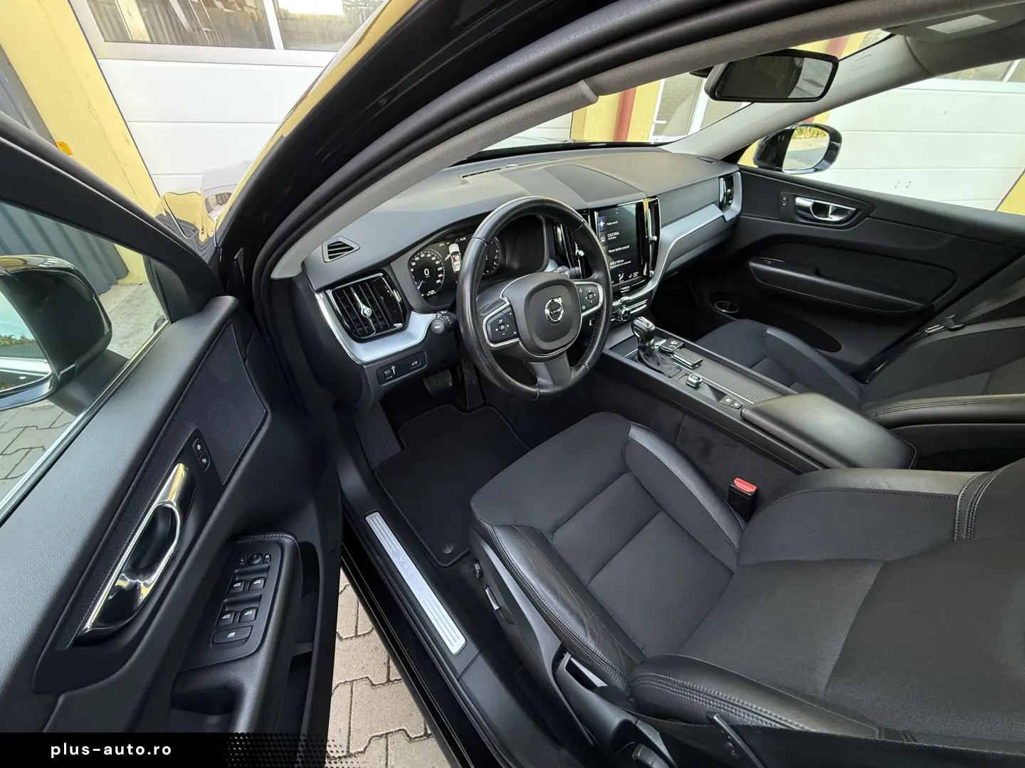 VOLVO XC 60 B4 - 2.0d   197cp   Aut.   4WD 4x4