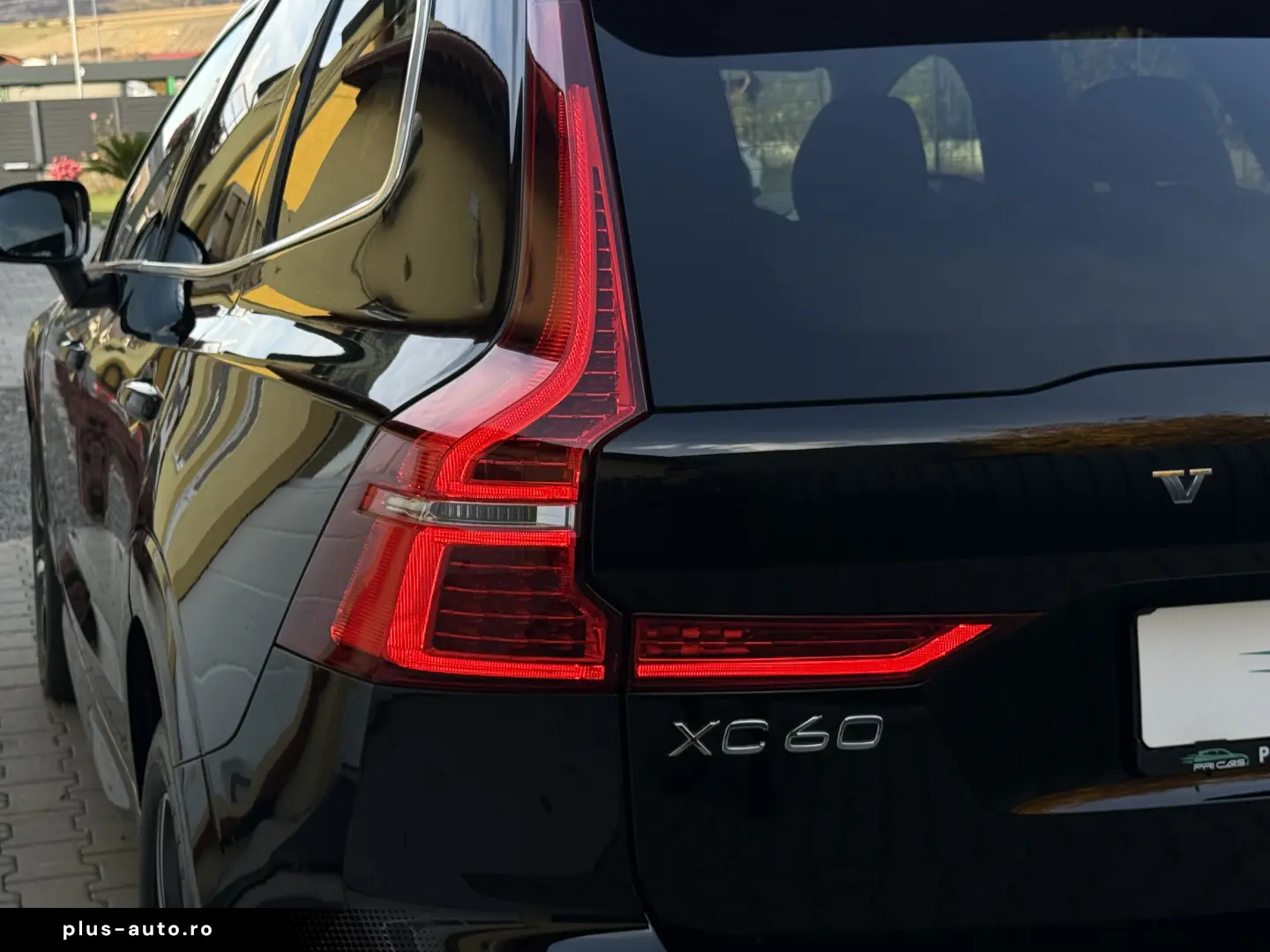 VOLVO XC 60 B4 - 2.0d   197cp   Aut.   4WD 4x4