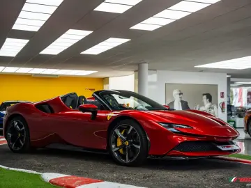 Ferrari SF90 Spider  CARBON FIBER EXTERIOR