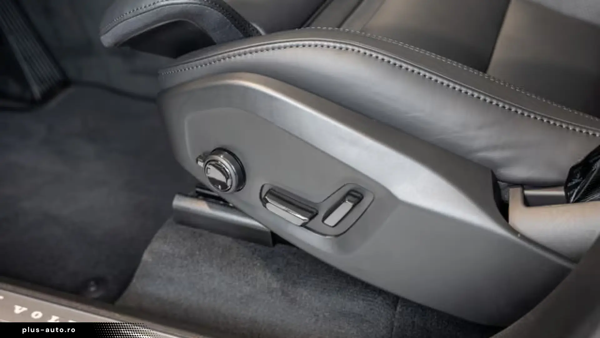 Volvo XC90 T8 Recharge AWD Ultra Black Edition