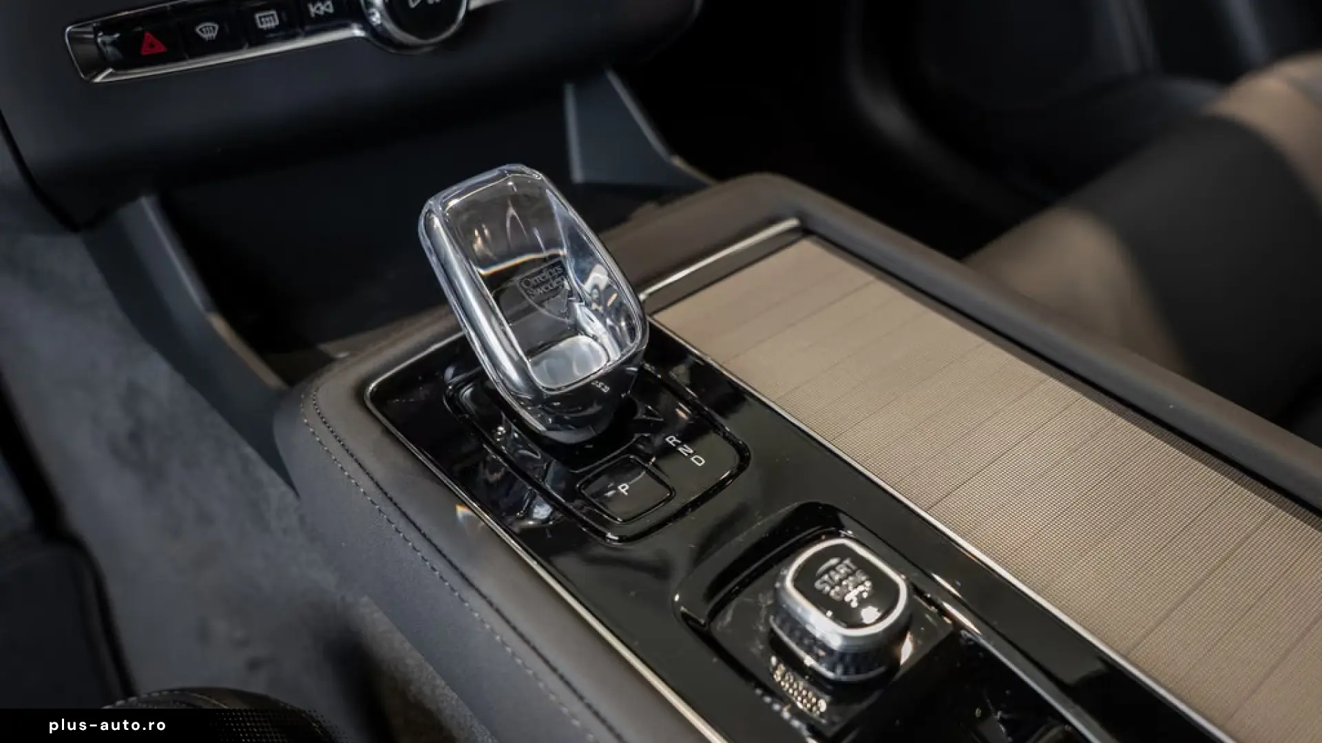 Volvo XC90 T8 Recharge AWD Ultra Black Edition