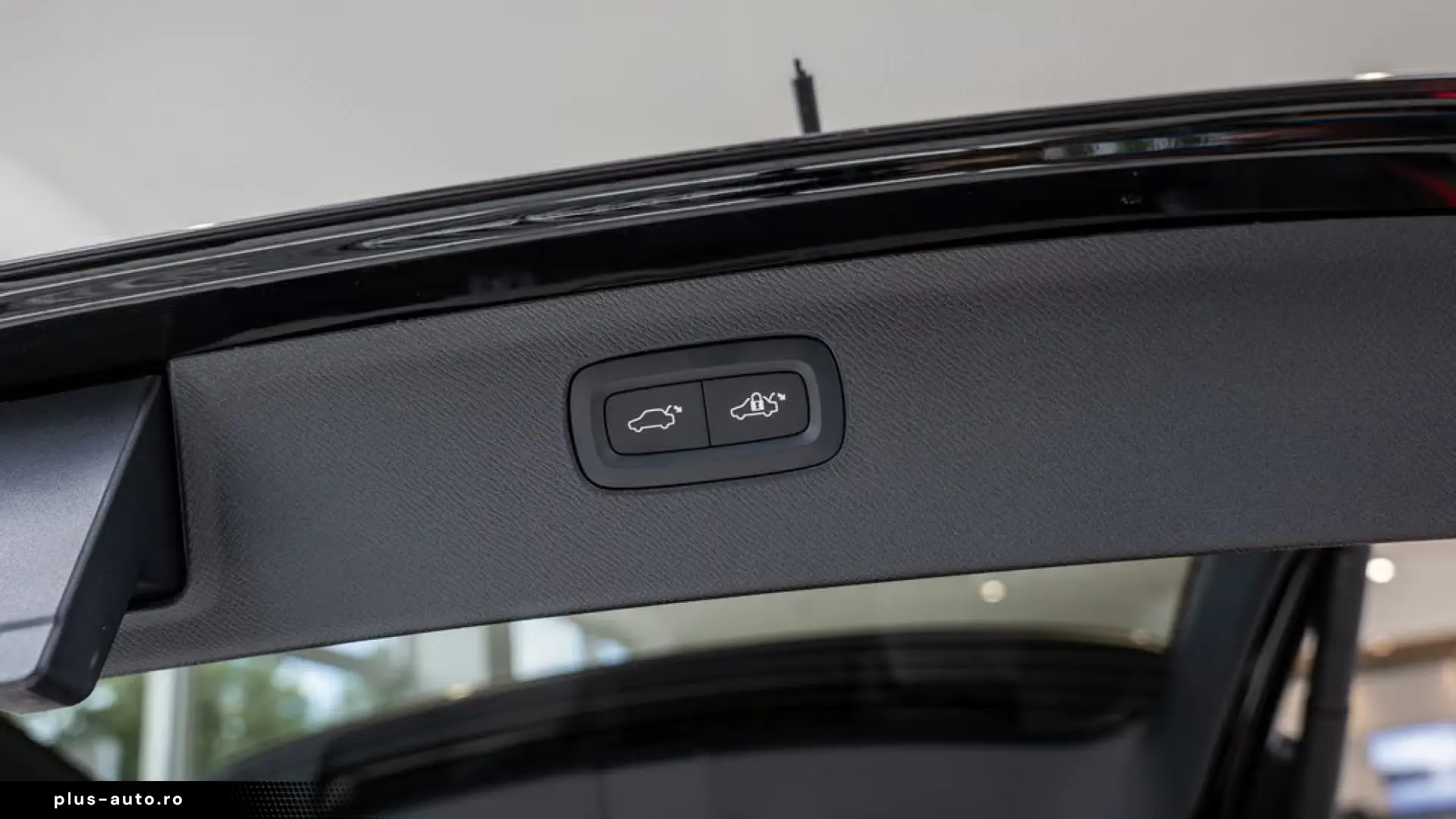 Volvo XC90 T8 Recharge AWD Ultra Black Edition