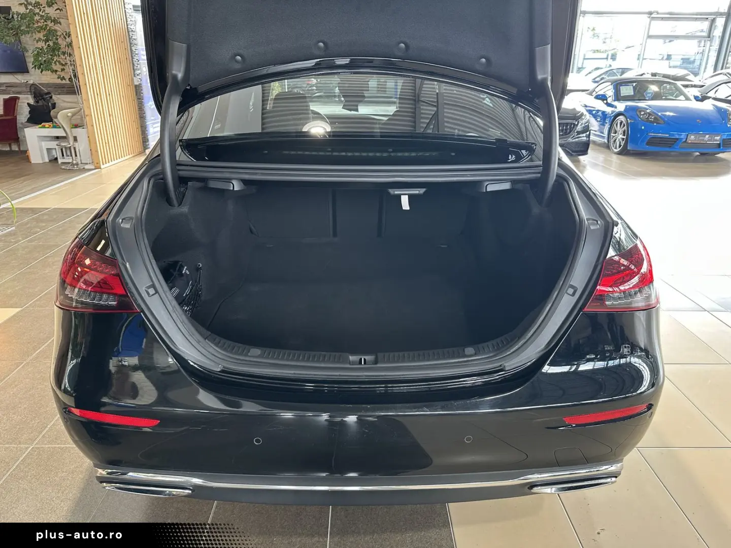 MERCEDES-BENZ E 220d Navi Burmester