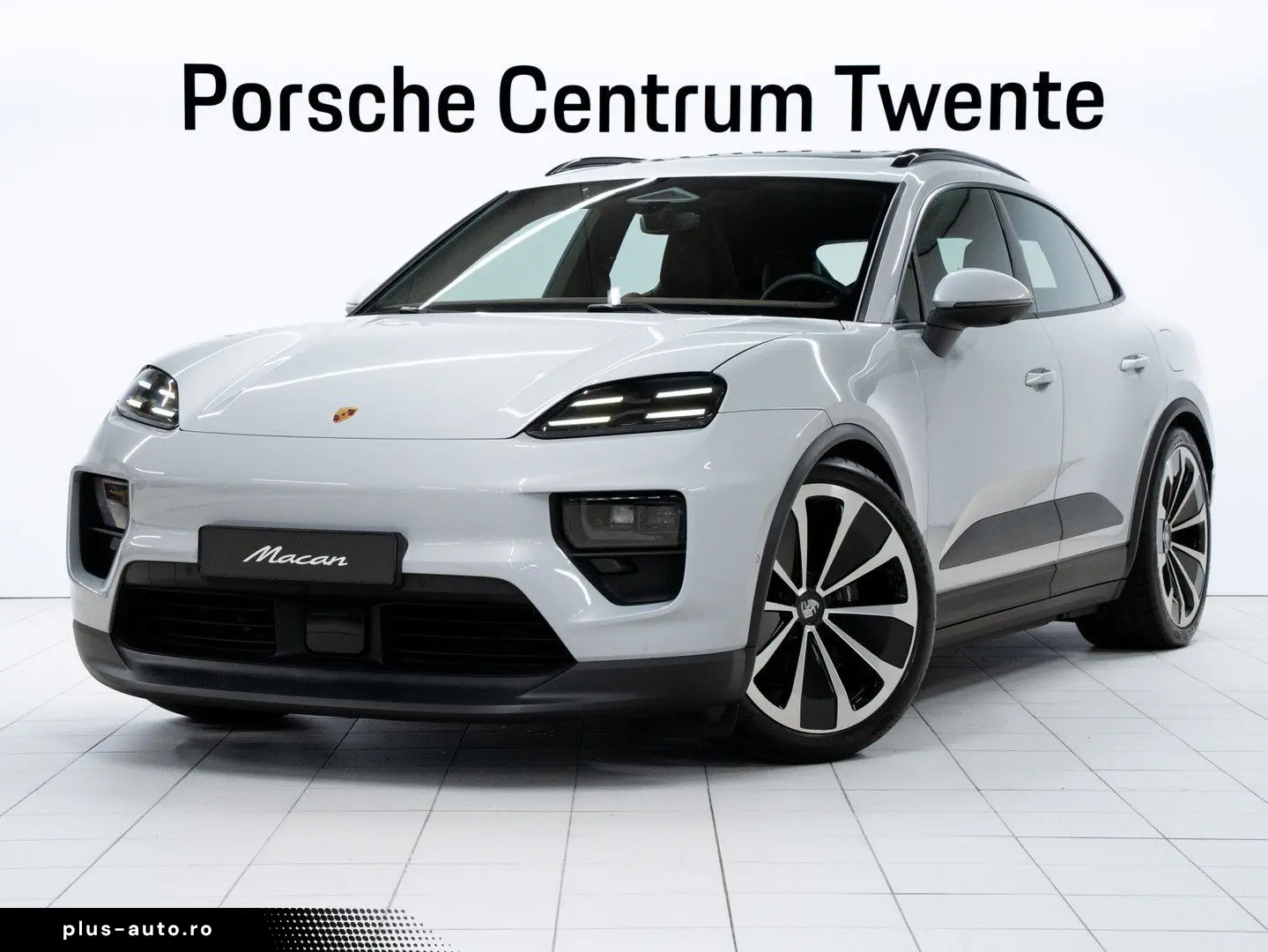 PORSCHE Macan 4