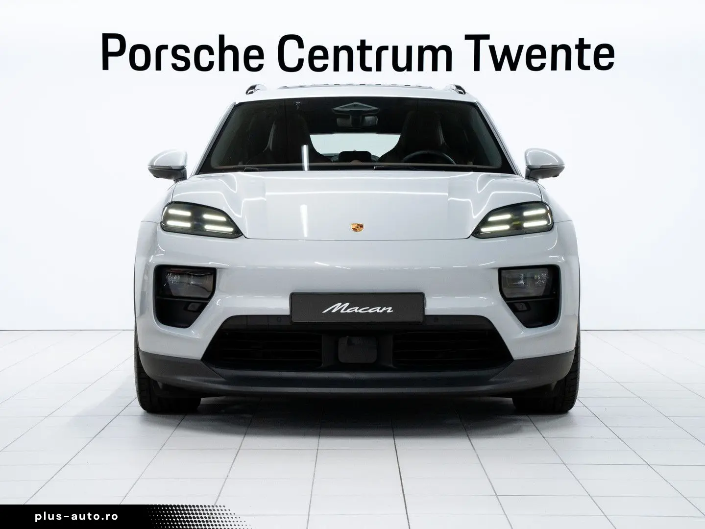 PORSCHE Macan 4