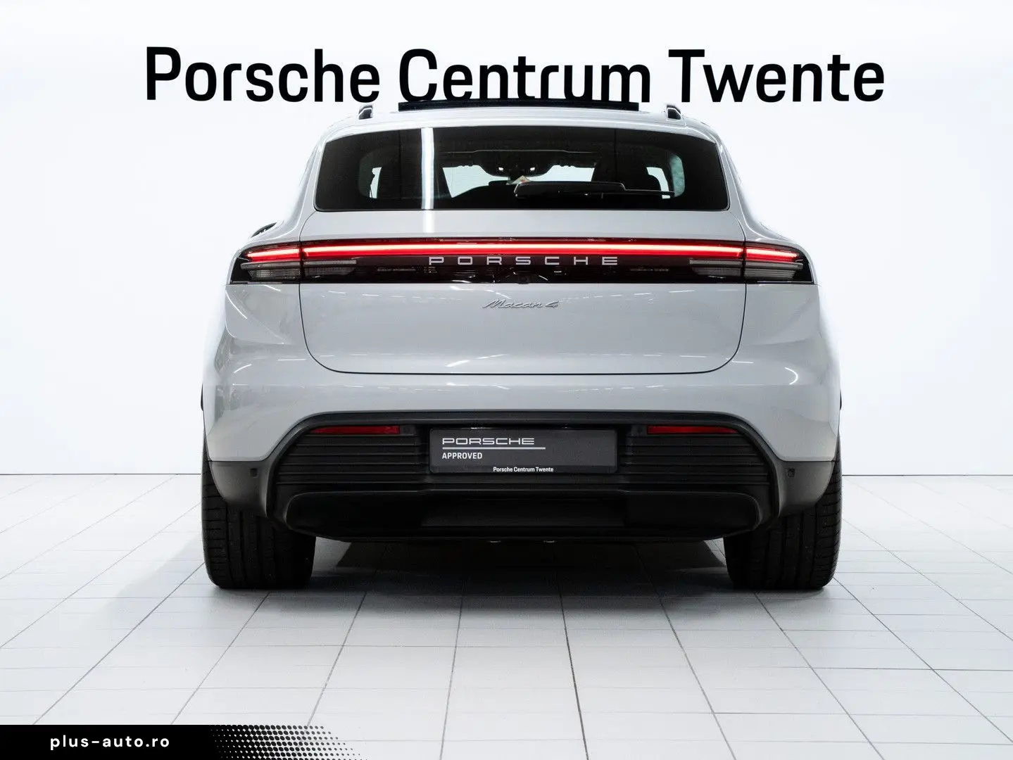 PORSCHE Macan 4