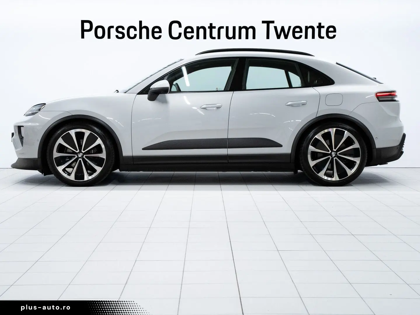 PORSCHE Macan 4