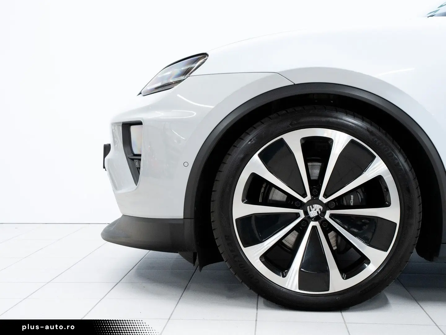 PORSCHE Macan 4