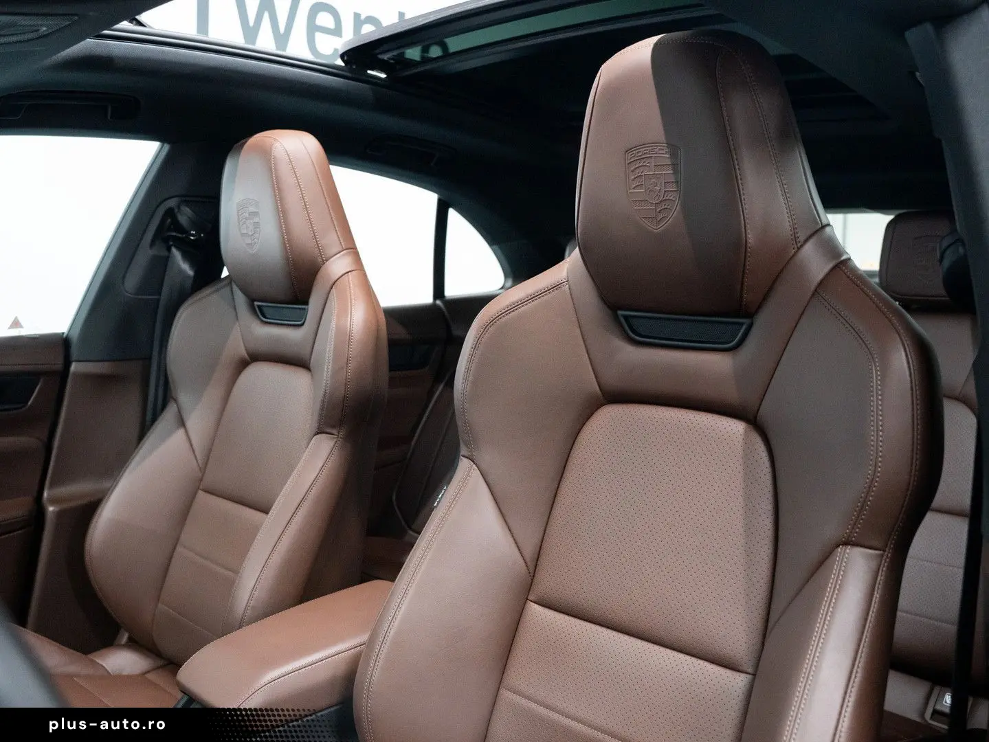 PORSCHE Macan 4
