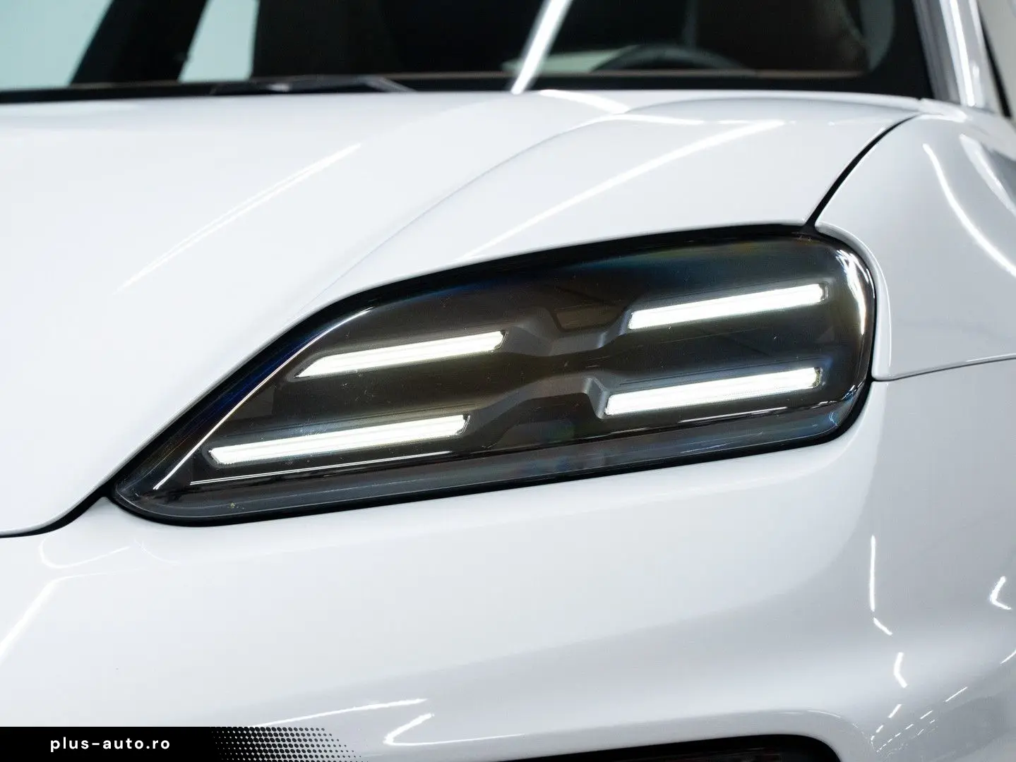 PORSCHE Macan 4