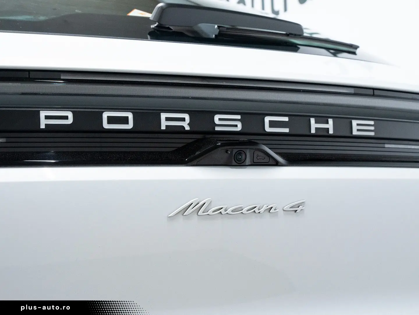 PORSCHE Macan 4
