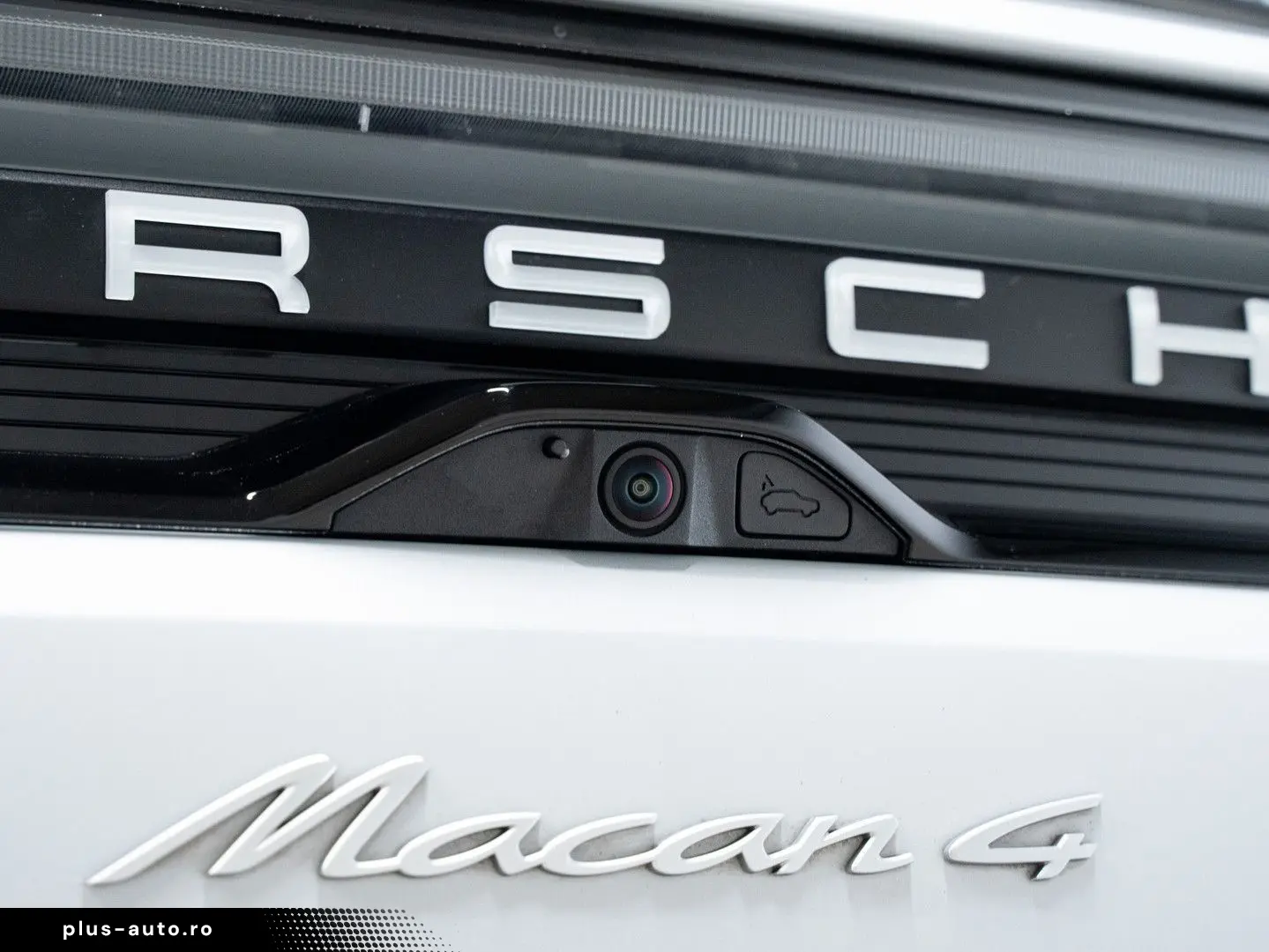 PORSCHE Macan 4