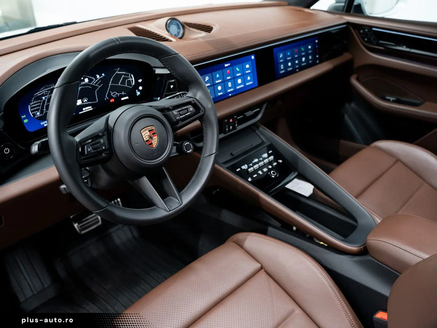 PORSCHE Macan 4