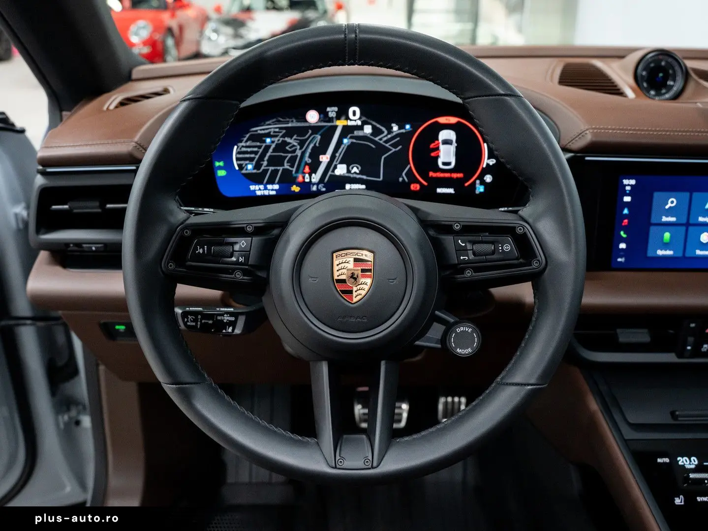 PORSCHE Macan 4