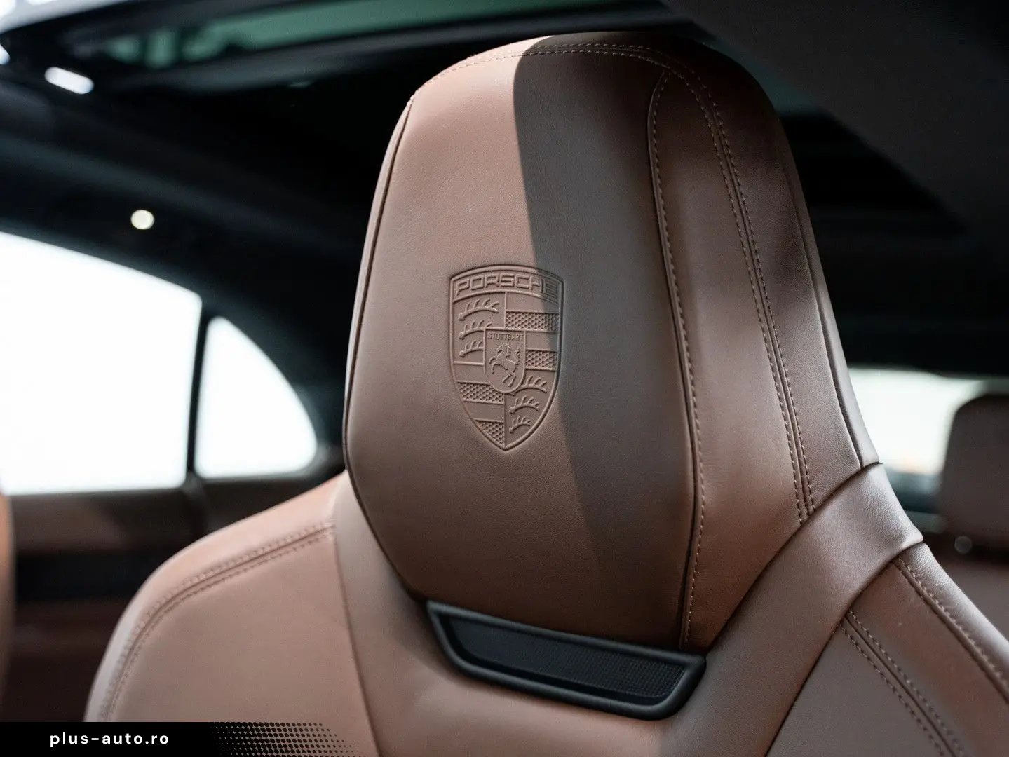 PORSCHE Macan 4