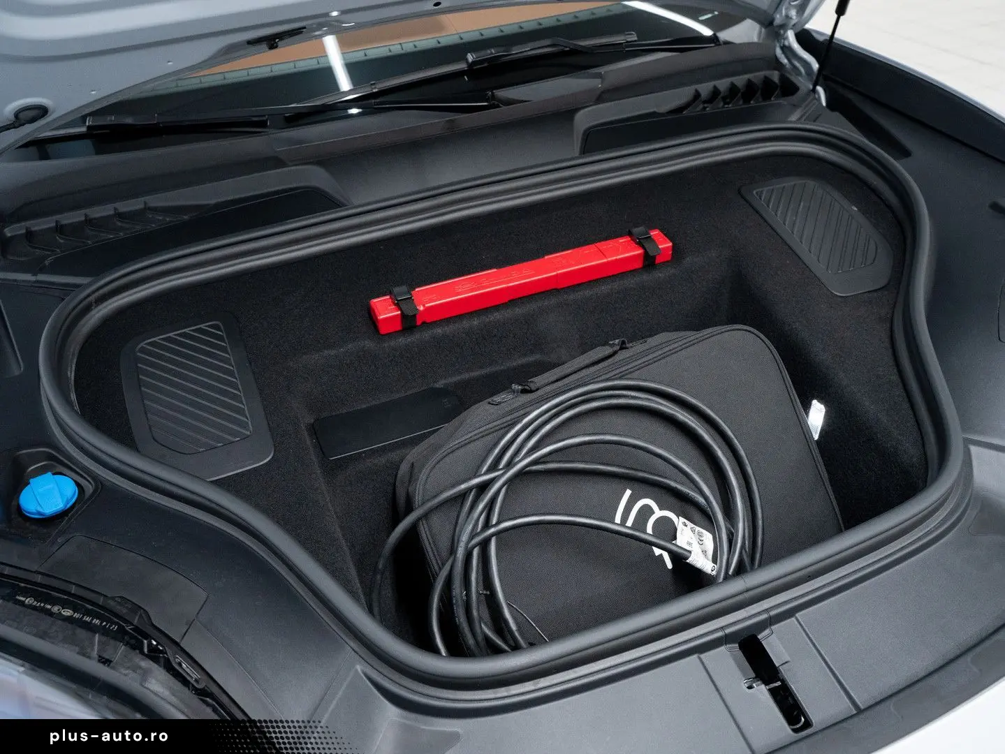 PORSCHE Macan 4