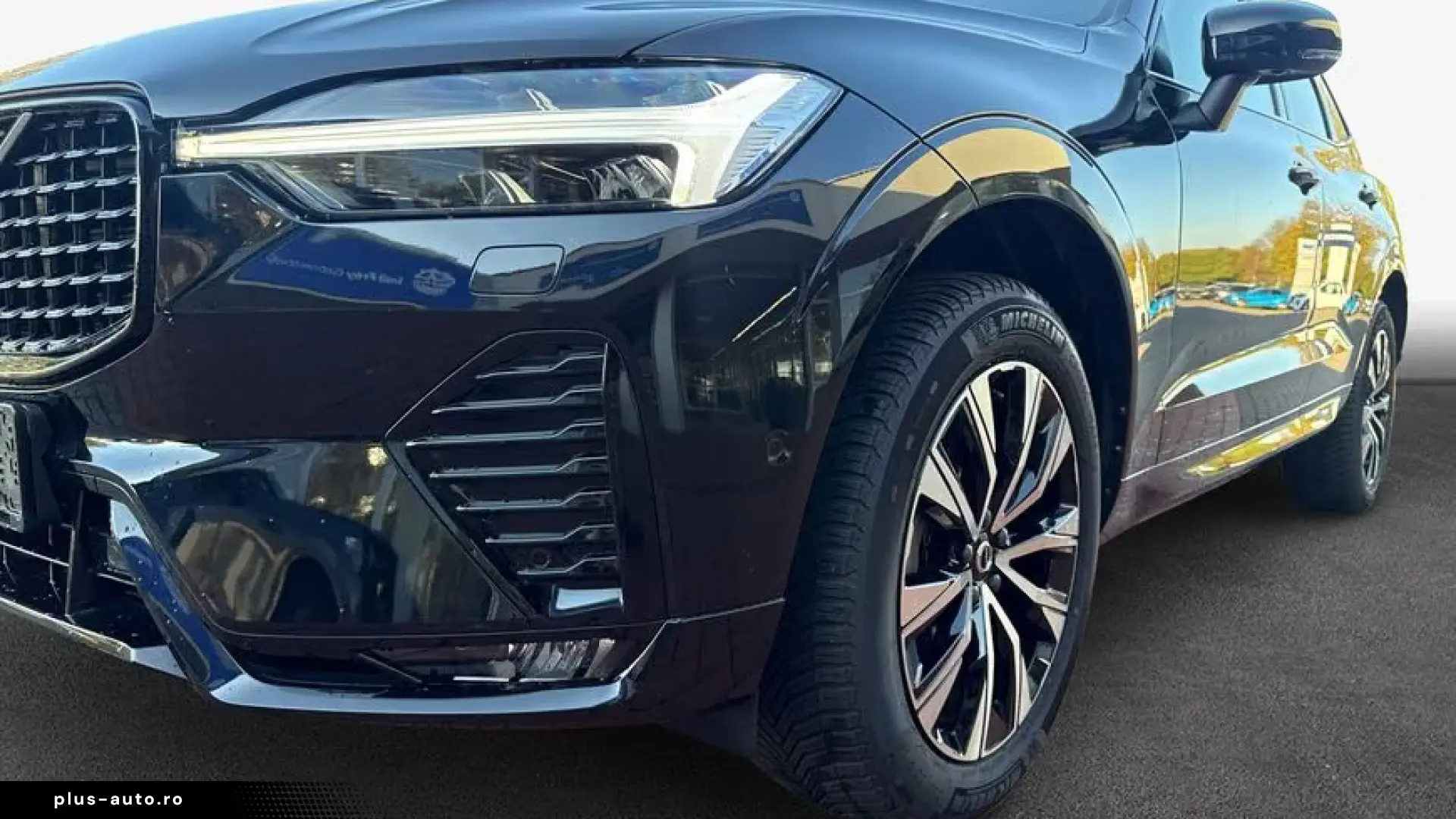 Volvo XC60 B5 AWD Plus Dark HUD • HARMAN KARDON • 360