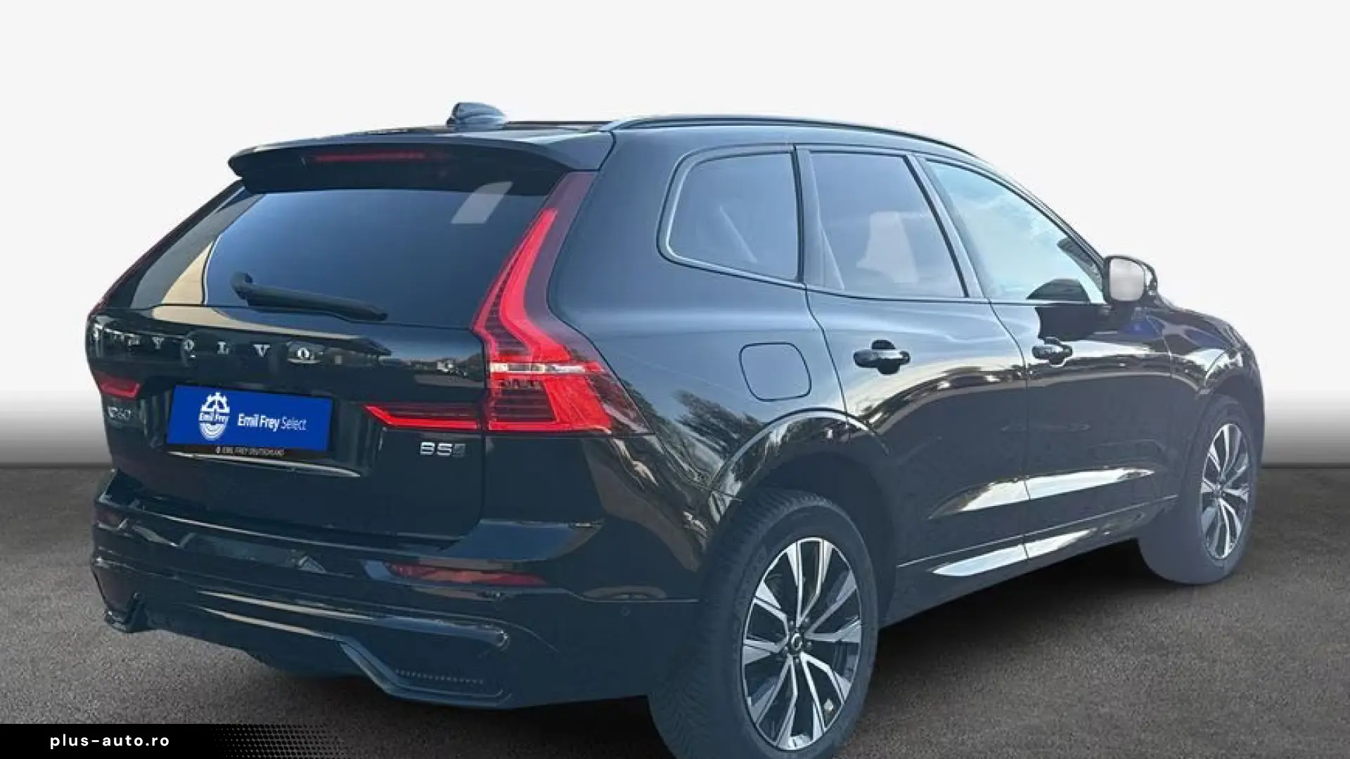 Volvo XC60 B5 AWD Plus Dark HUD • HARMAN KARDON • 360