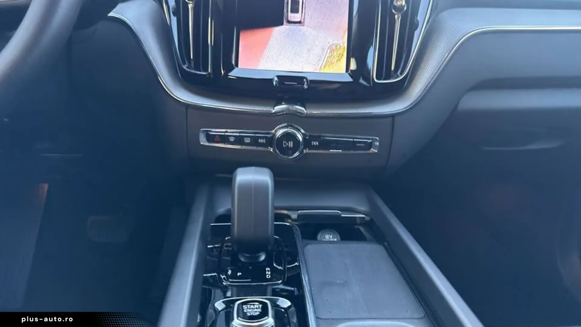 Volvo XC60 B5 AWD Plus Dark HUD • HARMAN KARDON • 360