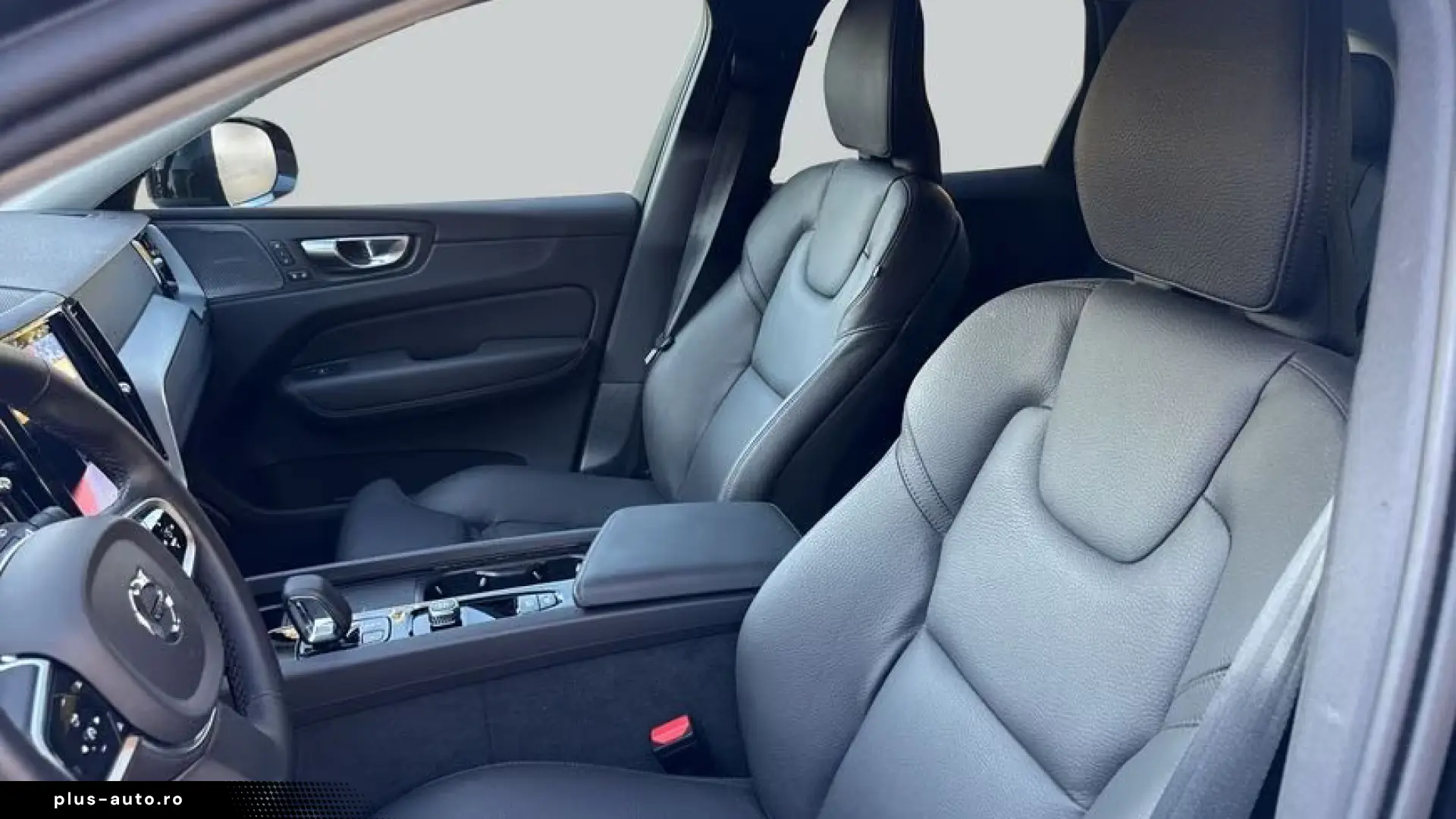 Volvo XC60 B5 AWD Plus Dark HUD • HARMAN KARDON • 360