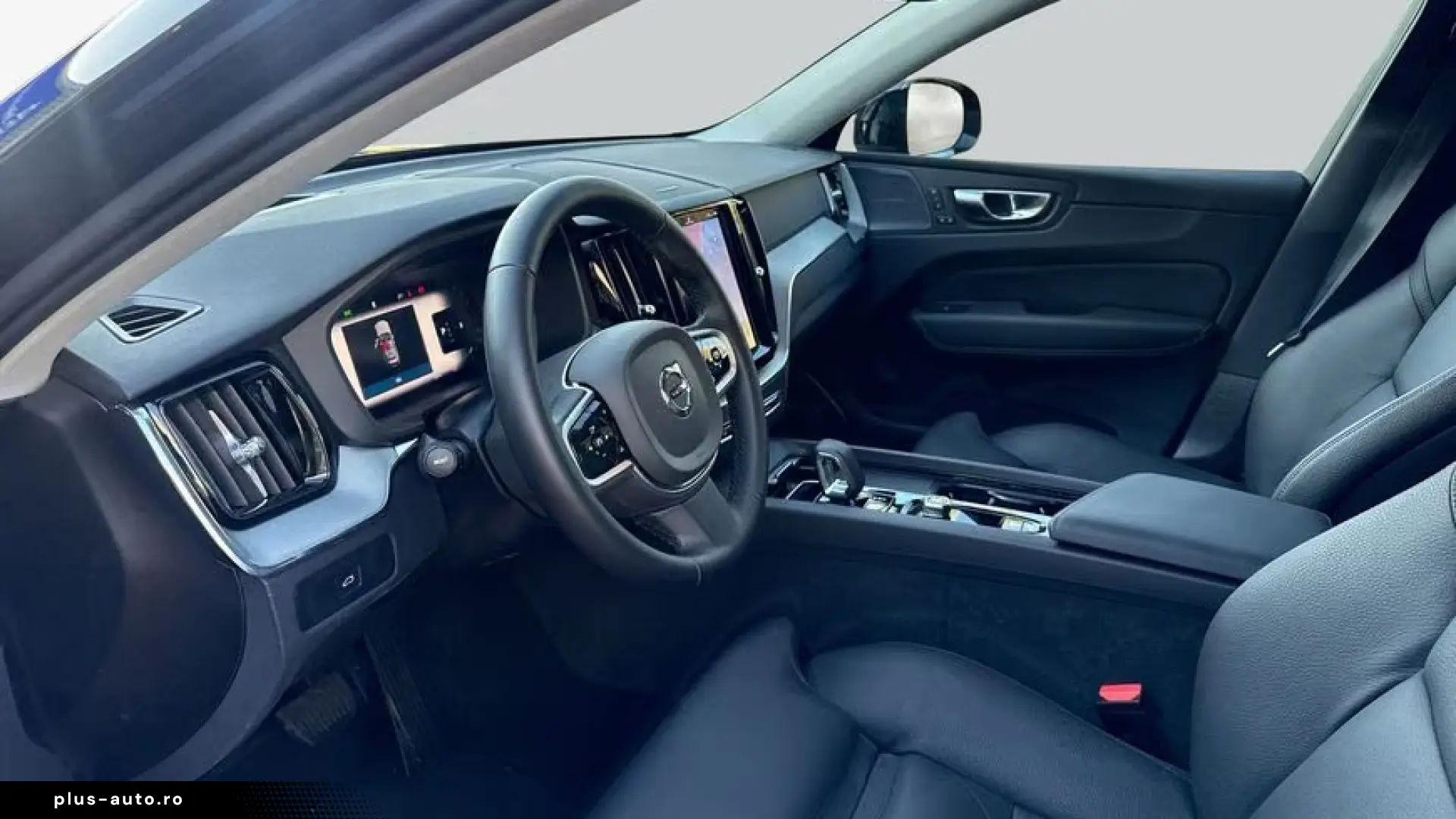 Volvo XC60 B5 AWD Plus Dark HUD • HARMAN KARDON • 360