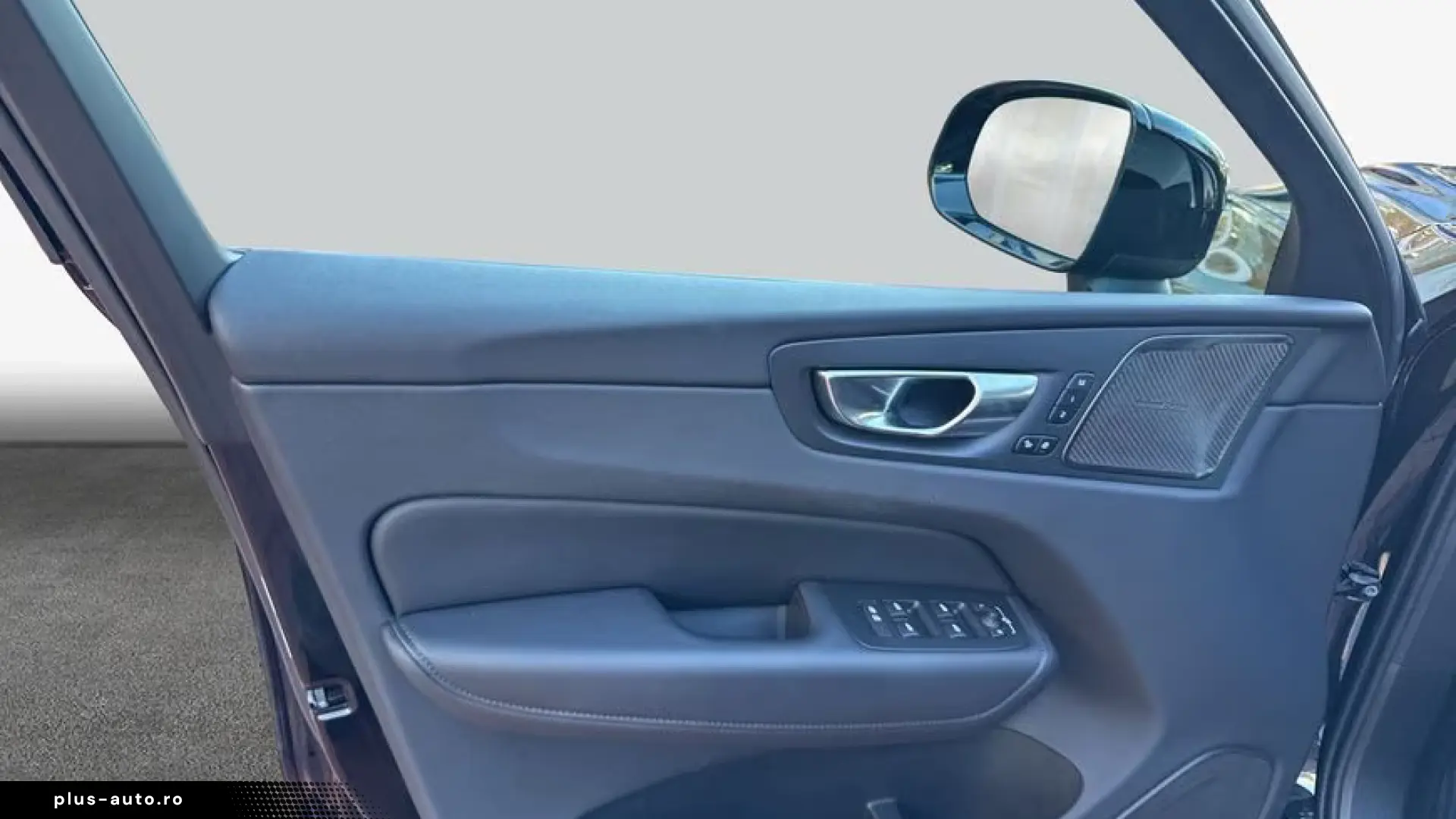 Volvo XC60 B5 AWD Plus Dark HUD • HARMAN KARDON • 360