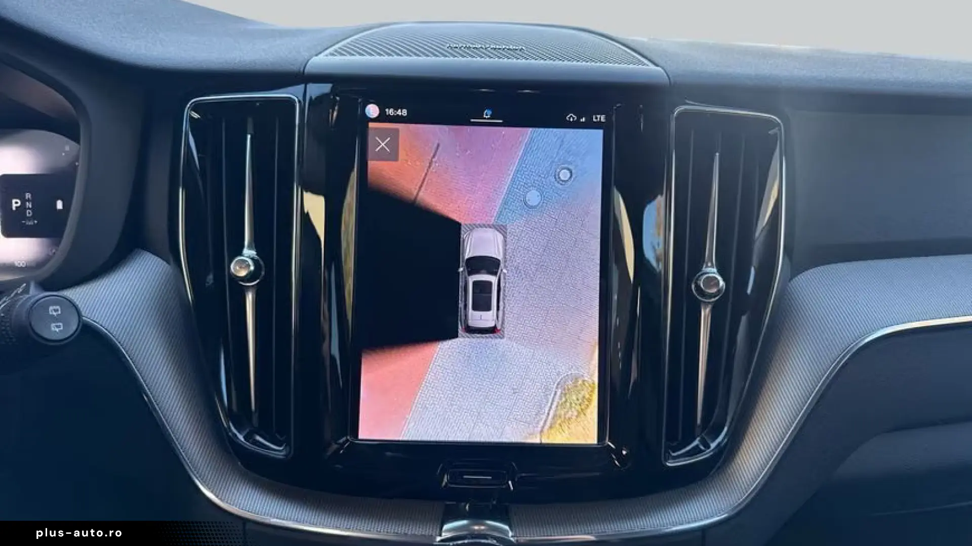 Volvo XC60 B5 AWD Plus Dark HUD • HARMAN KARDON • 360