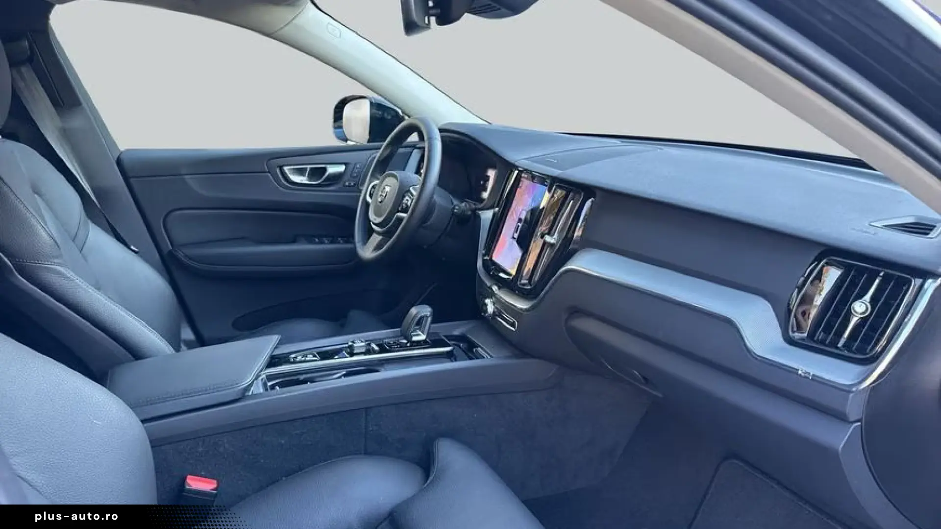 Volvo XC60 B5 AWD Plus Dark HUD • HARMAN KARDON • 360