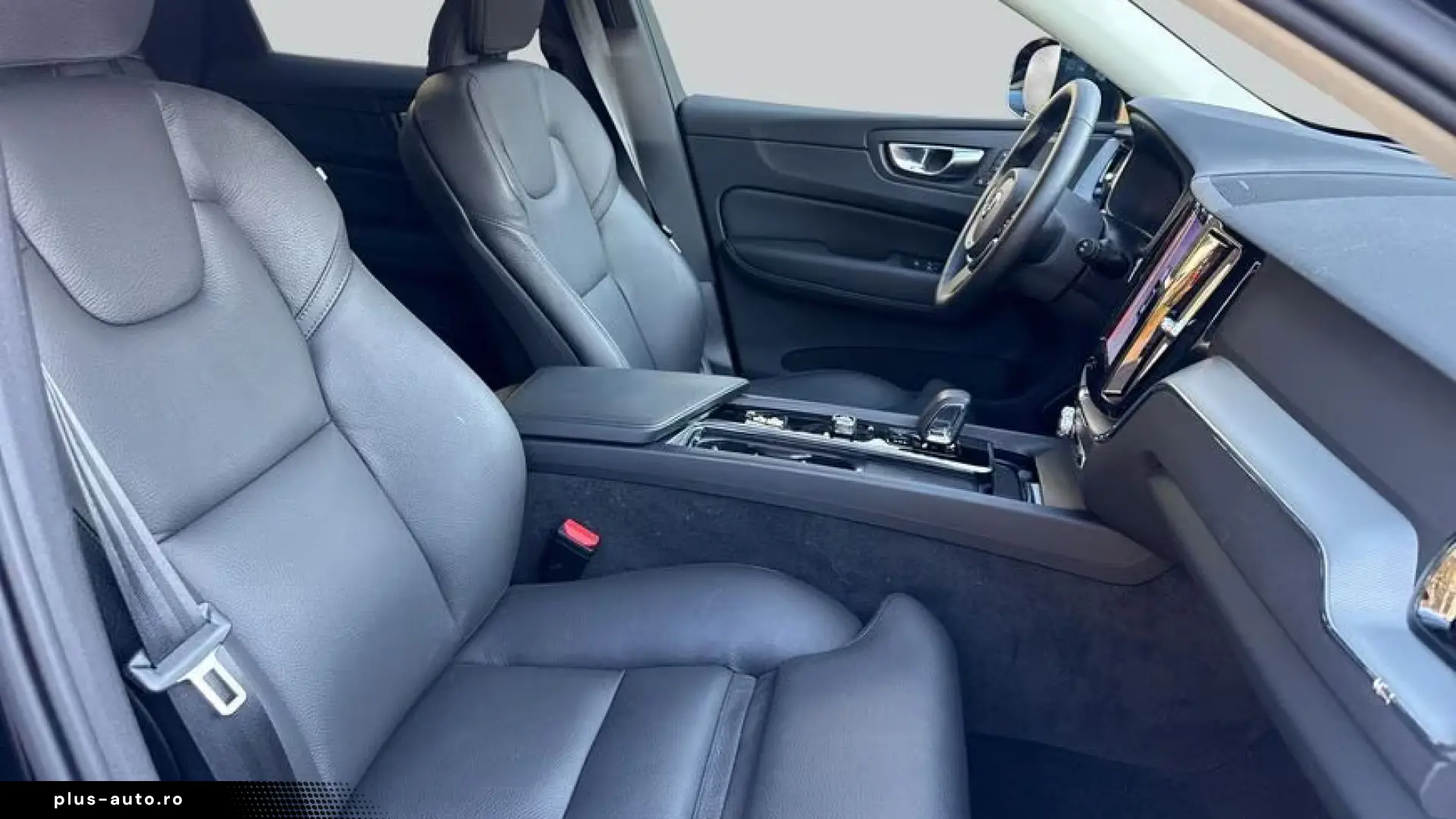 Volvo XC60 B5 AWD Plus Dark HUD • HARMAN KARDON • 360