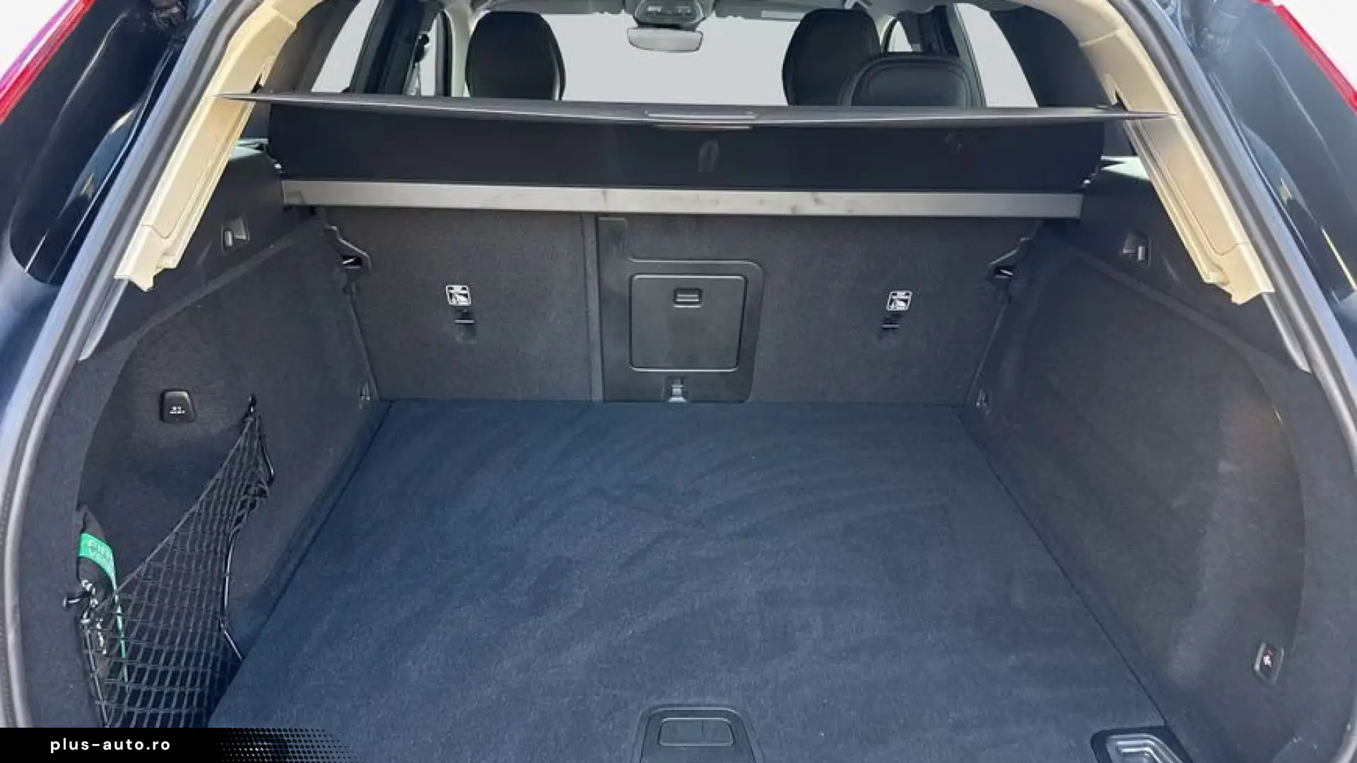 Volvo XC60 B5 AWD Plus Dark HUD • HARMAN KARDON • 360