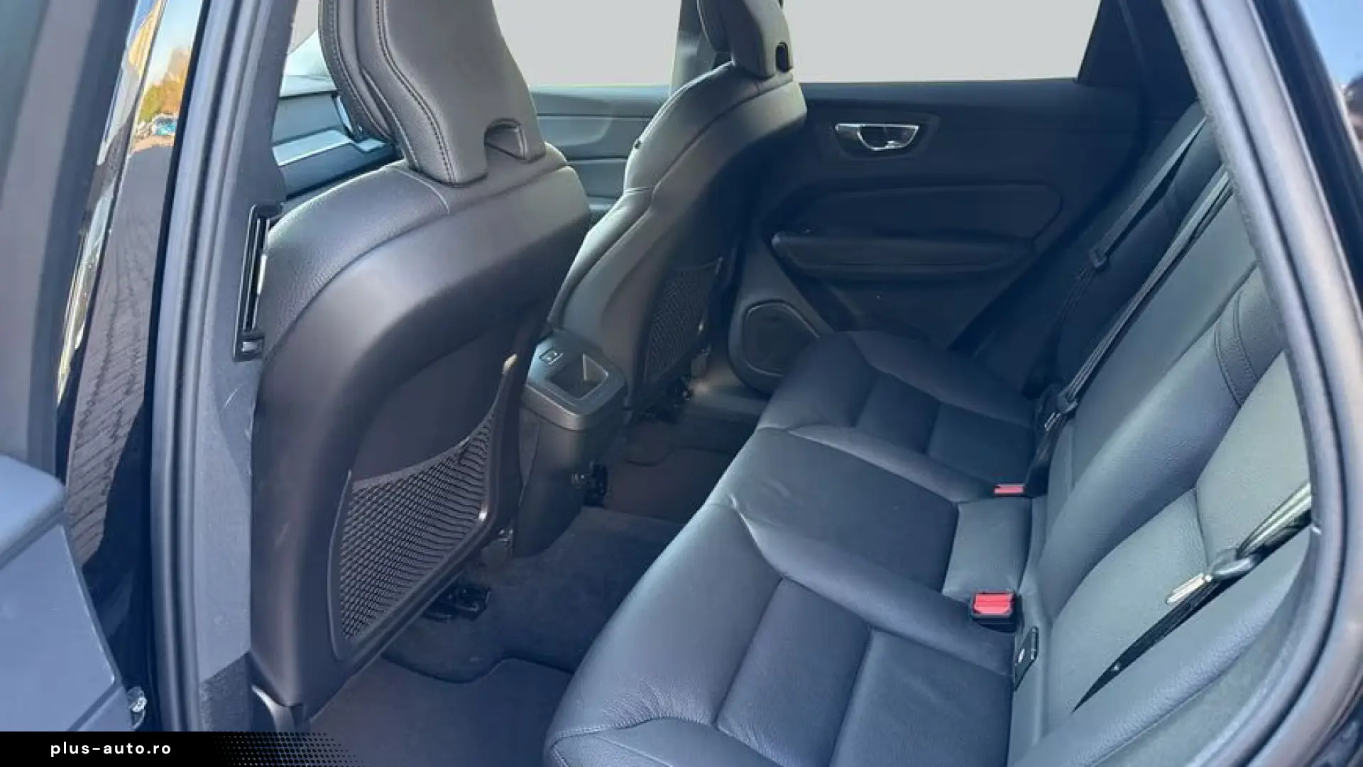 Volvo XC60 B5 AWD Plus Dark HUD • HARMAN KARDON • 360