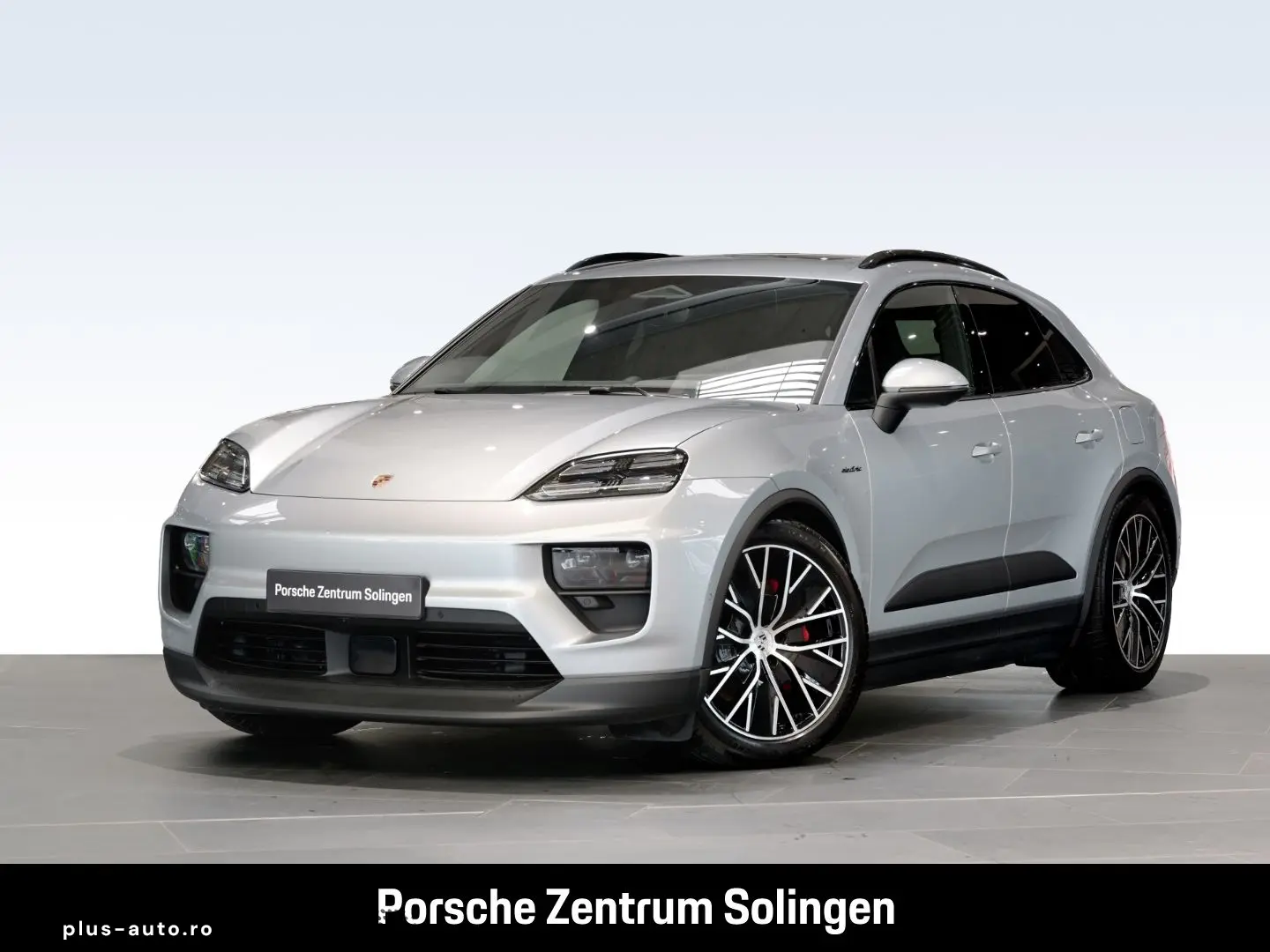 PORSCHE Macan Electric 4S PANO CHRONO LUFT AHK INNO HUD